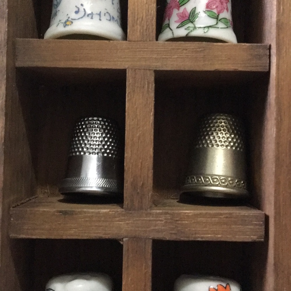 Vintage porcelain thimbles - Picture 4 of 4
